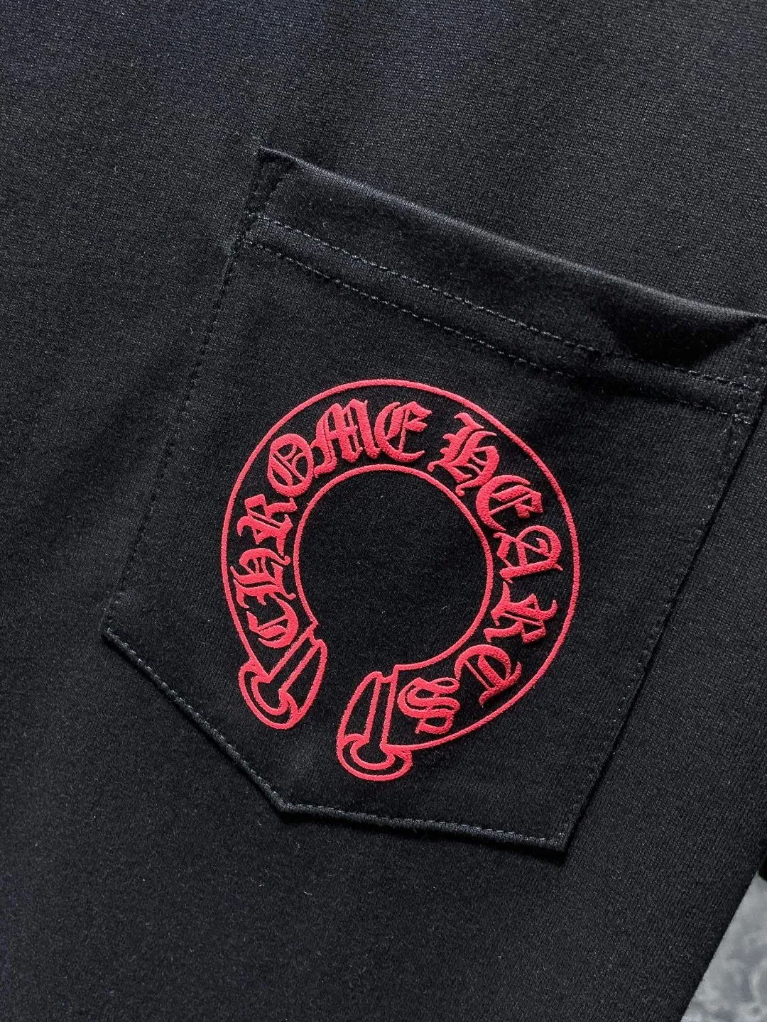 P140 ✨New arrival✨ Chrome Hearts 25ss High gram weight environmentally friendly high-quality top fabric 260g~270g Chrome classic phantom cross group red horseshoe short sleeves Imported environmentally friendly glue printing and dyeing Counter synchronization 1:1 replica version 🌈Recommended colors: black white pink 🌈 Size: S, M, L, XL